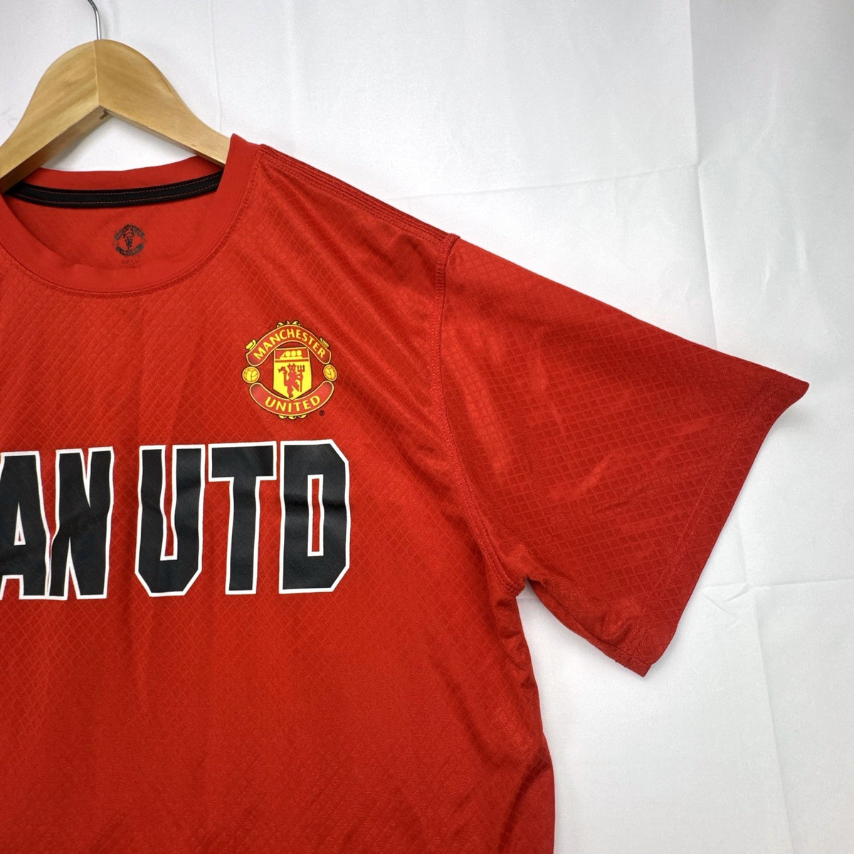 Manchester United men's red soccer jersey in size XL with chest crest and diamond knit pattern