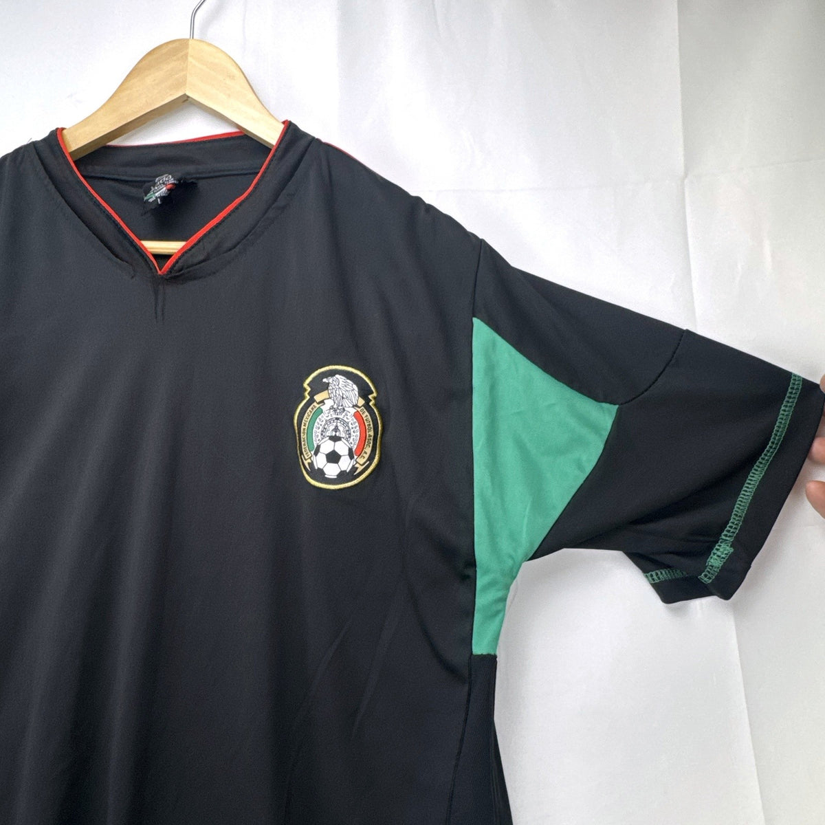 Lada Mexico national team soccer jersey in black and green, men's size large.