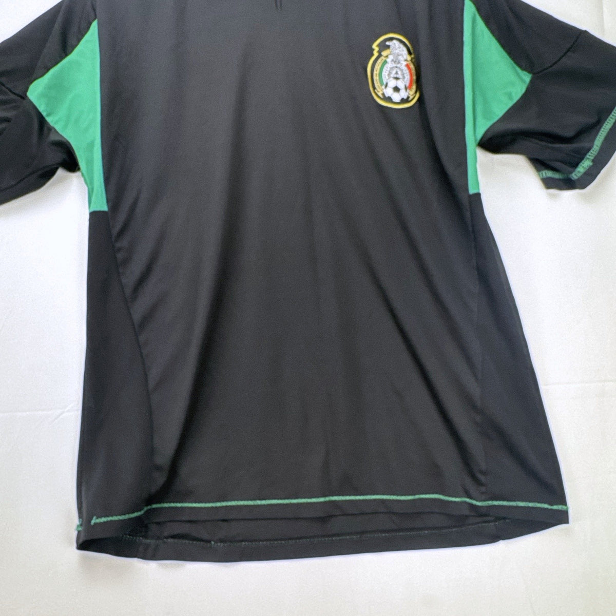 Lada Mexico national team soccer jersey in black and green, men's size large.