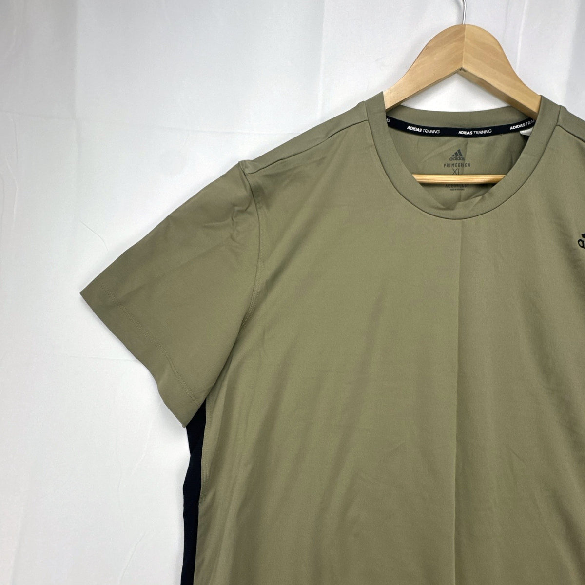 Men's adidas AEROREADY olive green training t-shirt with black side panels, size XL.