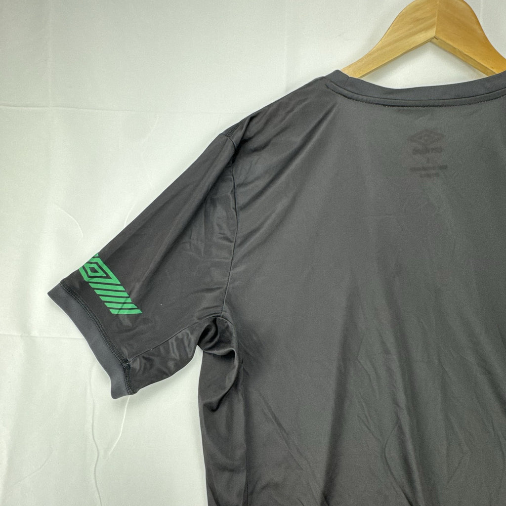Umbro Mexico men's soccer training jersey in black with green trim, size large