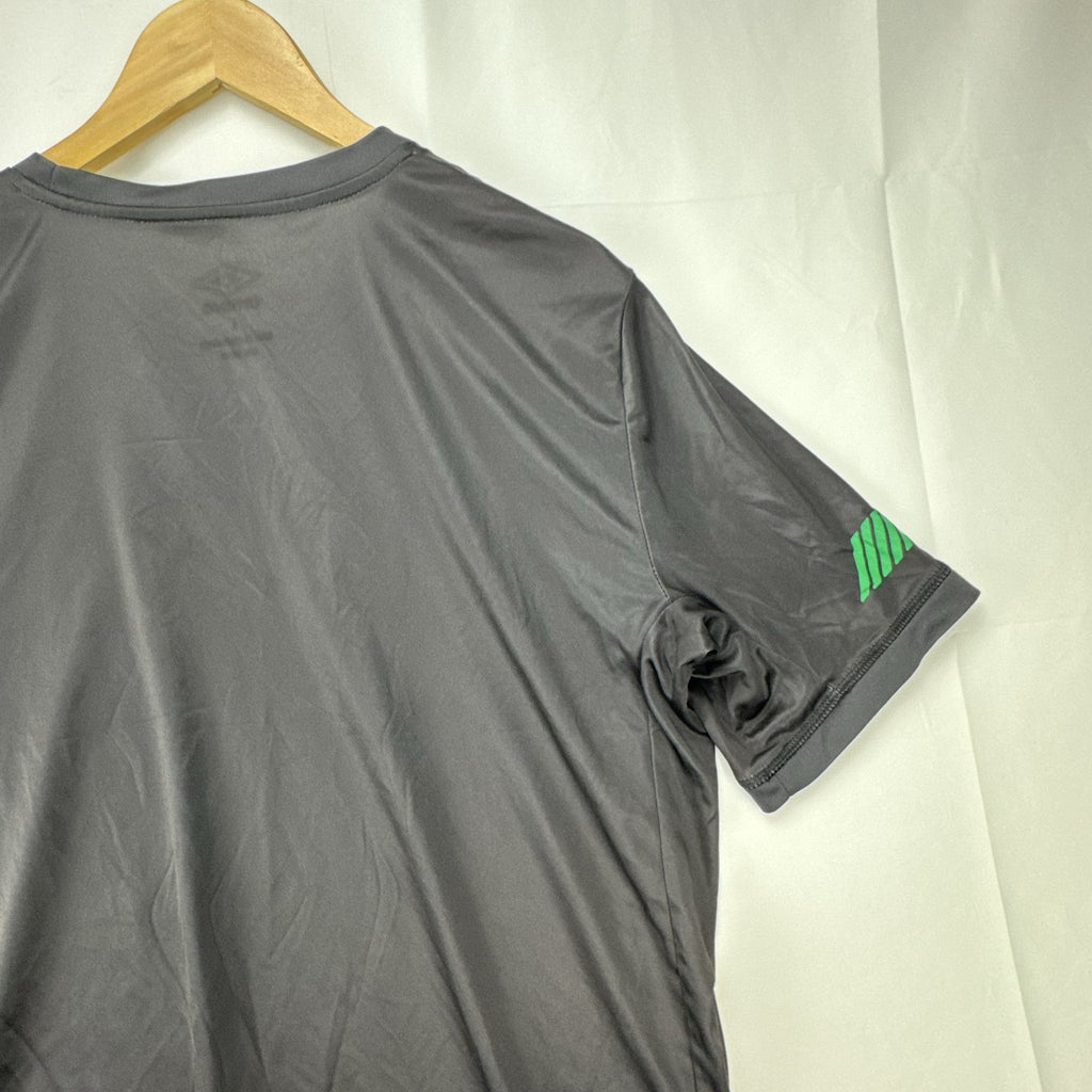 Umbro Mexico men's soccer training jersey in black with green trim, size large