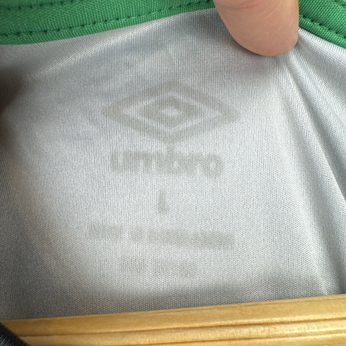 Umbro Mexico men's soccer training jersey in black with green trim, size large