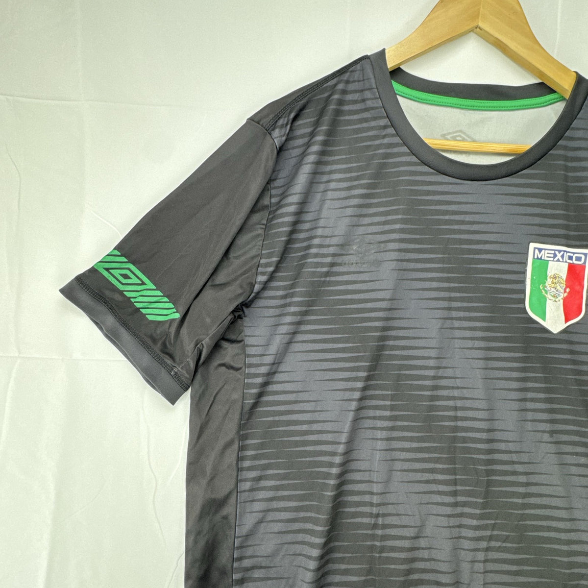 Umbro Mexico men's soccer training jersey in black with green trim, size large