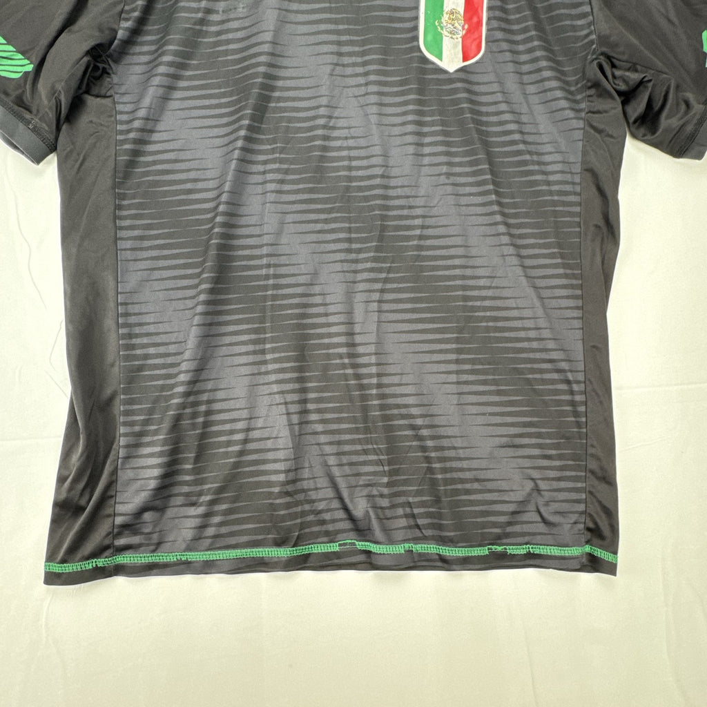 Umbro Mexico men's soccer training jersey in black with green trim, size large