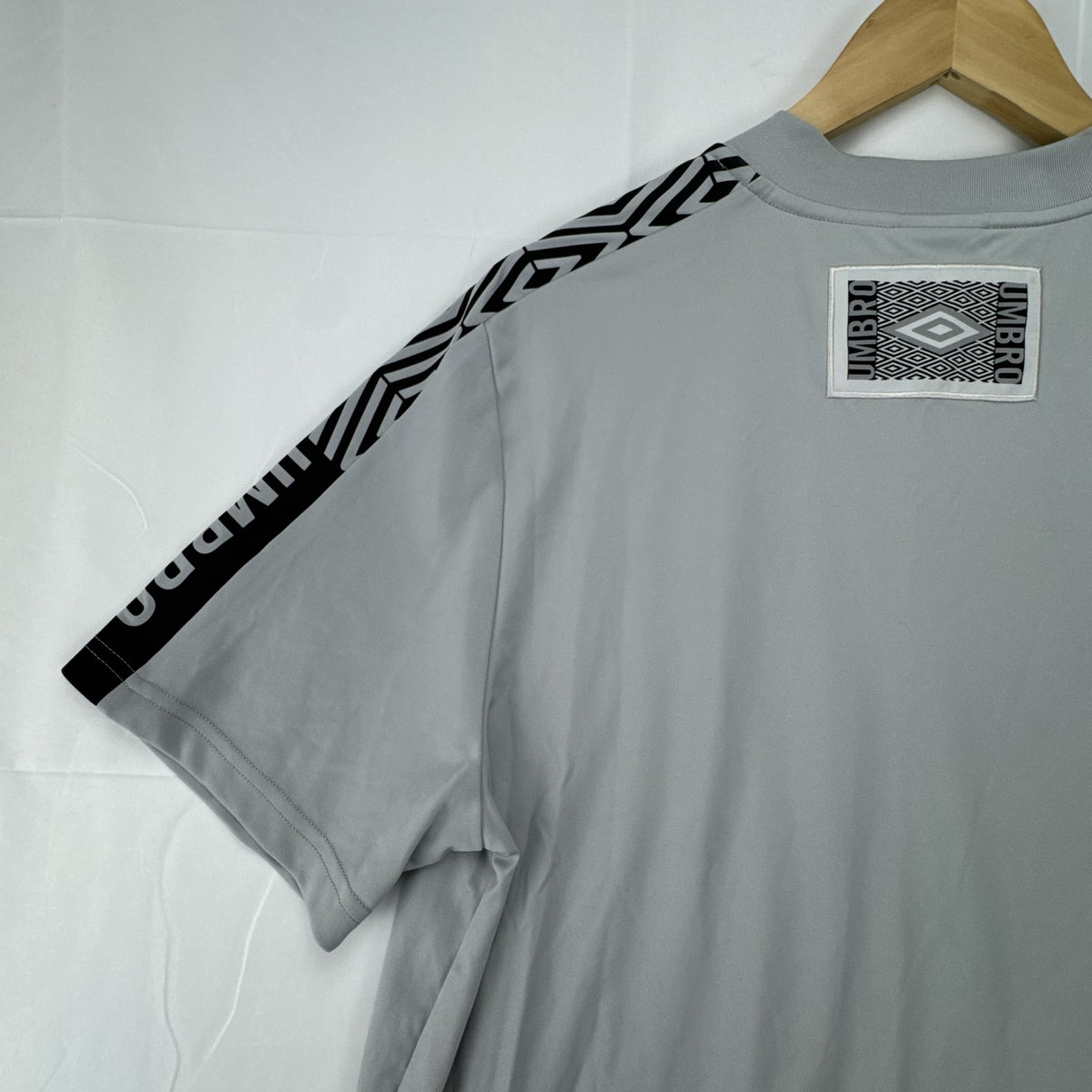 Umbro men's gray short sleeve soccer training jersey in size M featuring logo tape detailing