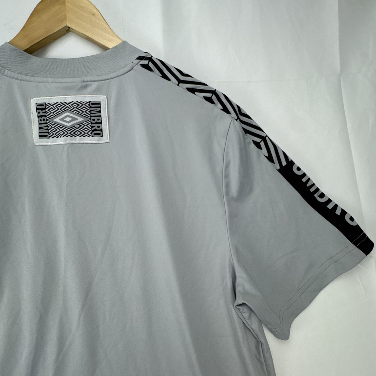 Umbro men's gray short sleeve soccer training jersey in size M featuring logo tape detailing