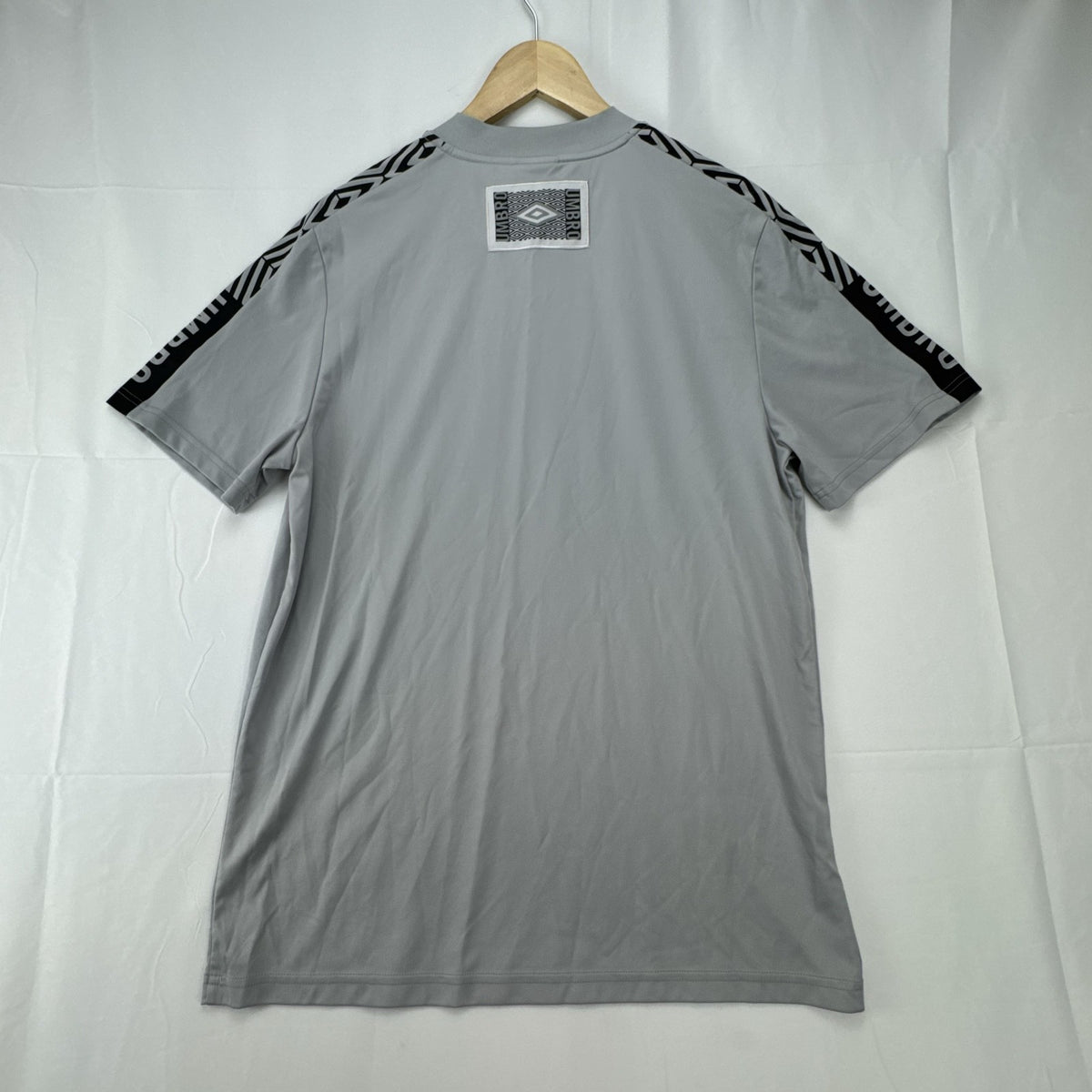 Umbro men's gray short sleeve soccer training jersey in size M featuring logo tape detailing