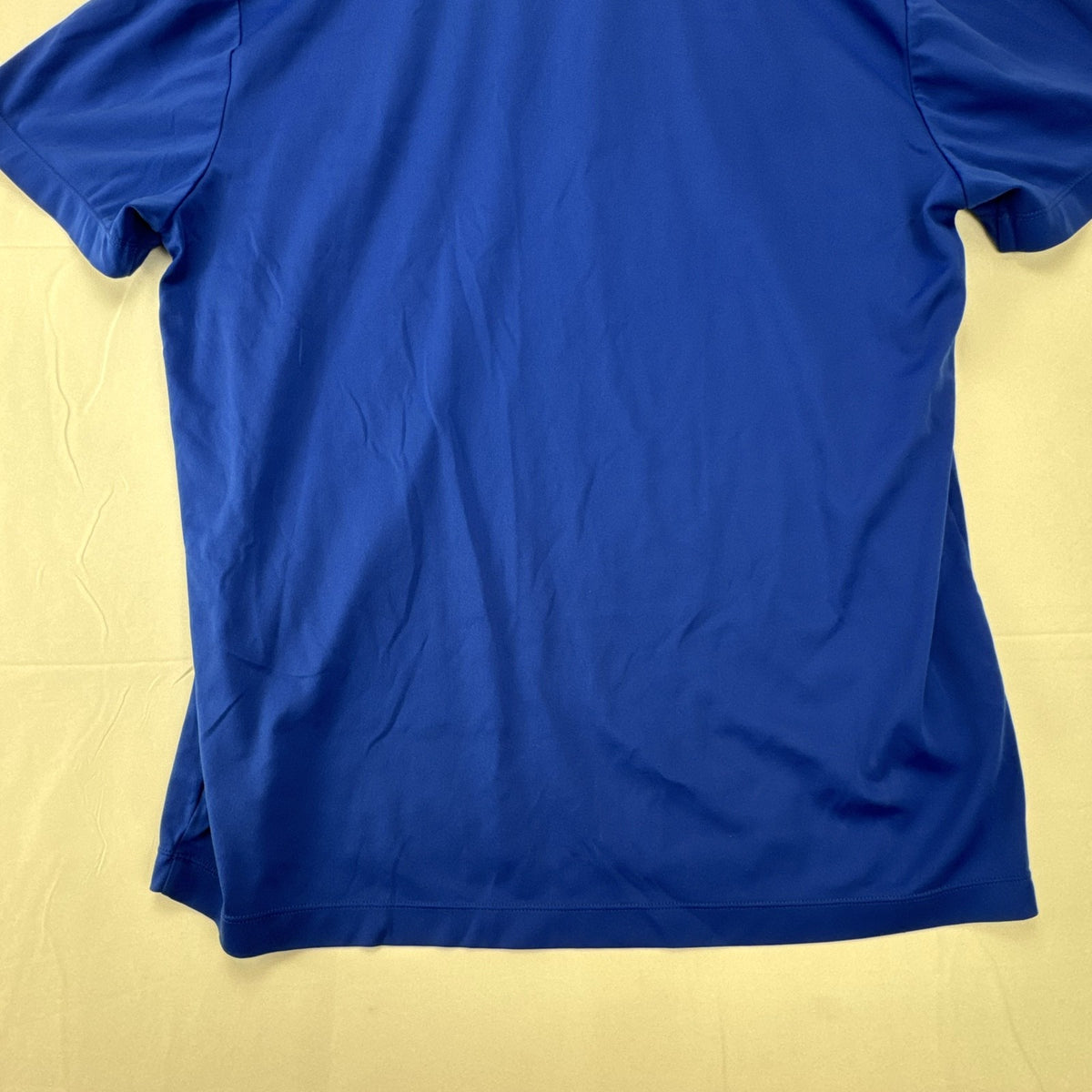 Men's Manchester United royal blue short-sleeve V-neck soccer training jersey in size XL.