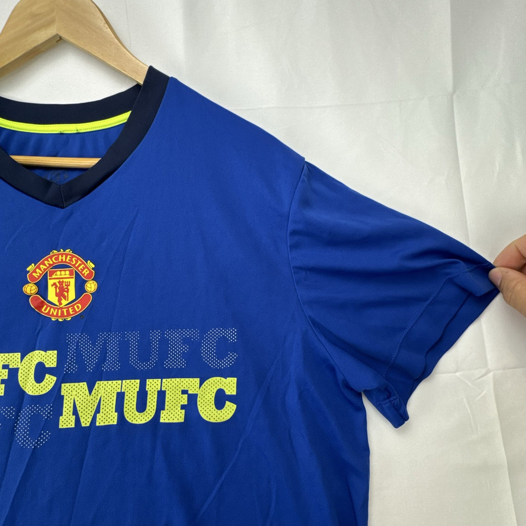 Men's Manchester United royal blue short-sleeve V-neck soccer training jersey in size XL.