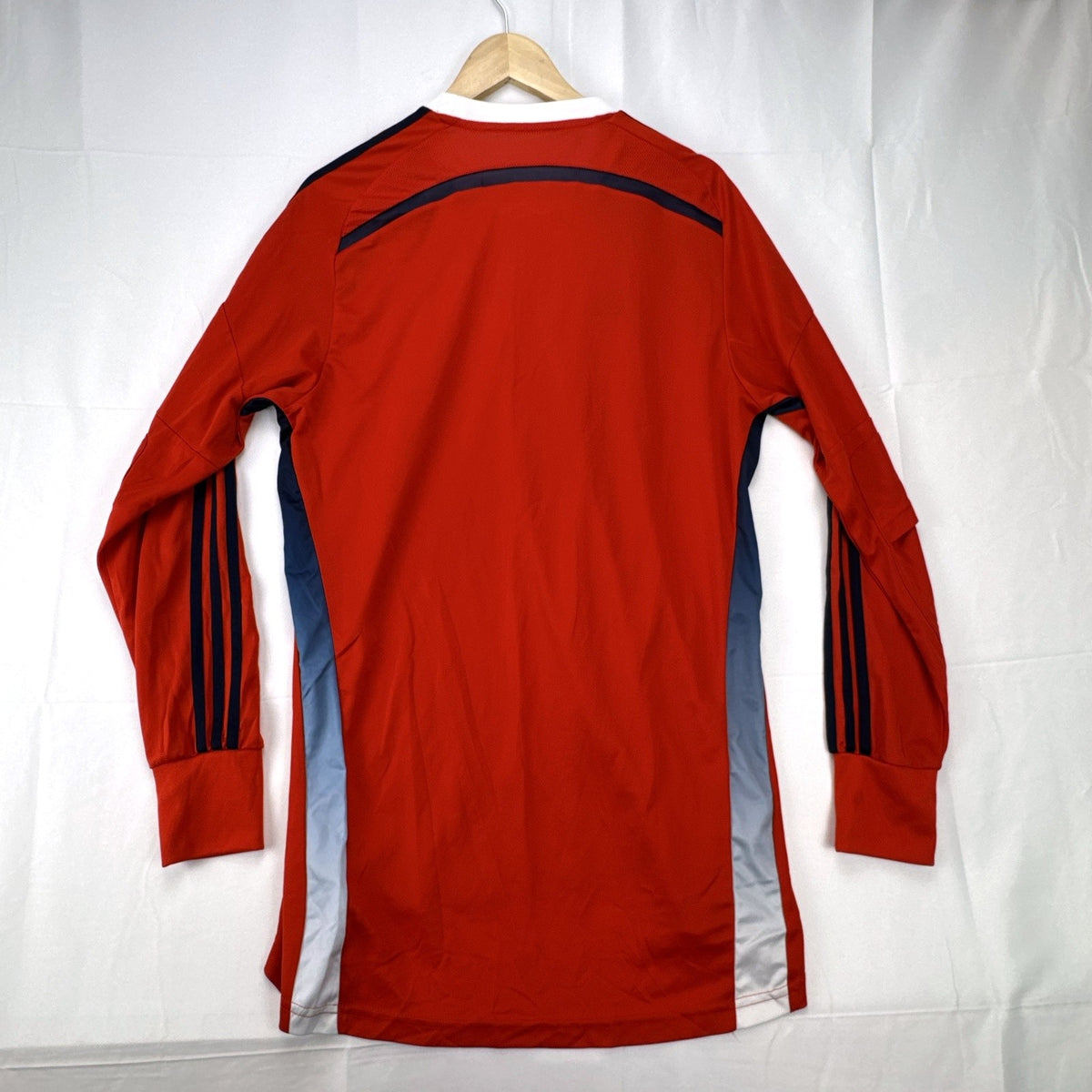 Red long sleeve adidas Onore 14 padded goalkeeper jersey in men's size XL