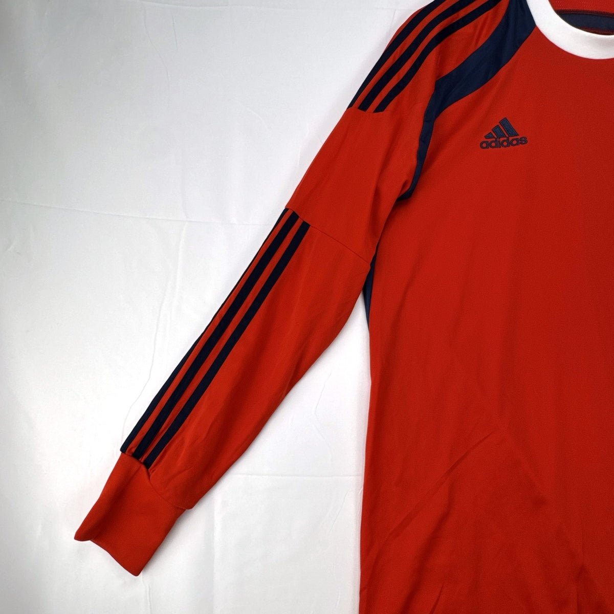 Red long sleeve adidas Onore 14 padded goalkeeper jersey in men's size XL
