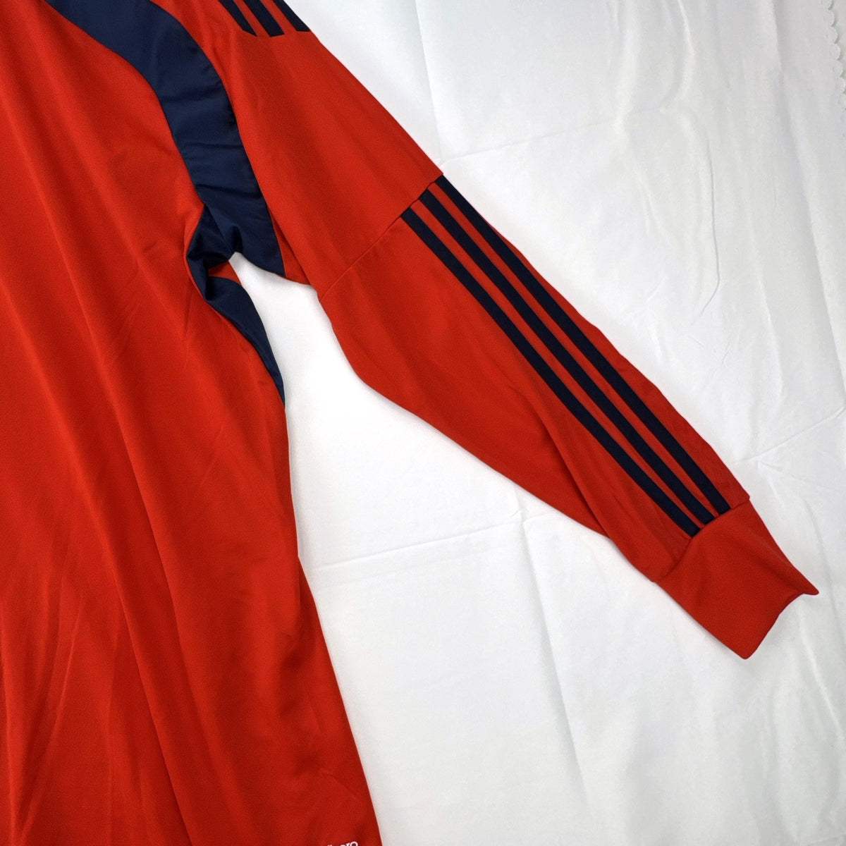 Red long sleeve adidas Onore 14 padded goalkeeper jersey in men's size XL