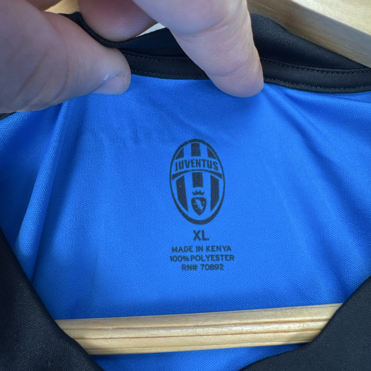 Juventus FC blue short-sleeve soccer jersey in men's XL with V-neck collar and Forza Juve back graphic