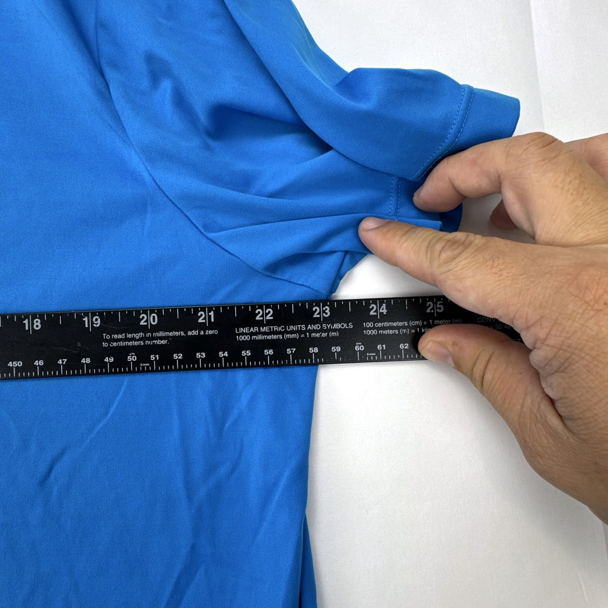 Juventus FC blue short-sleeve soccer jersey in men's XL with V-neck collar and Forza Juve back graphic