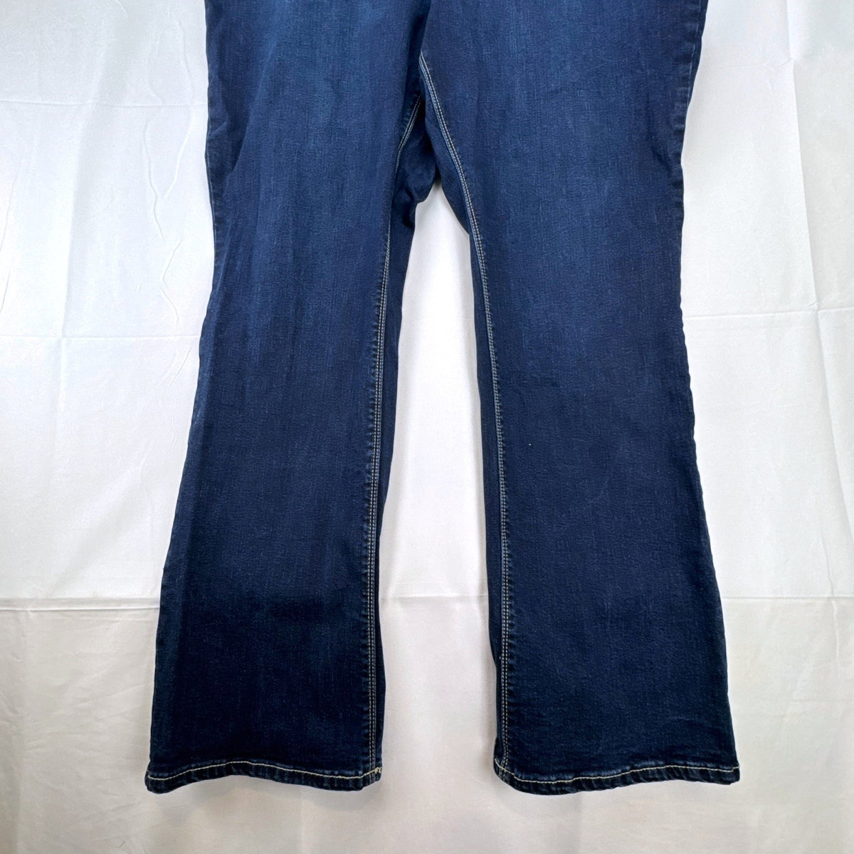Seven7 women's plus size 22 dark wash stretch bootcut jeans with embroidered back pockets