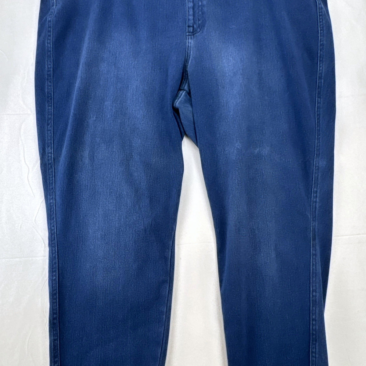 Unbranded women's plus size 3XL stretch denim pull-on jeggings in medium blue wash with elastic waist