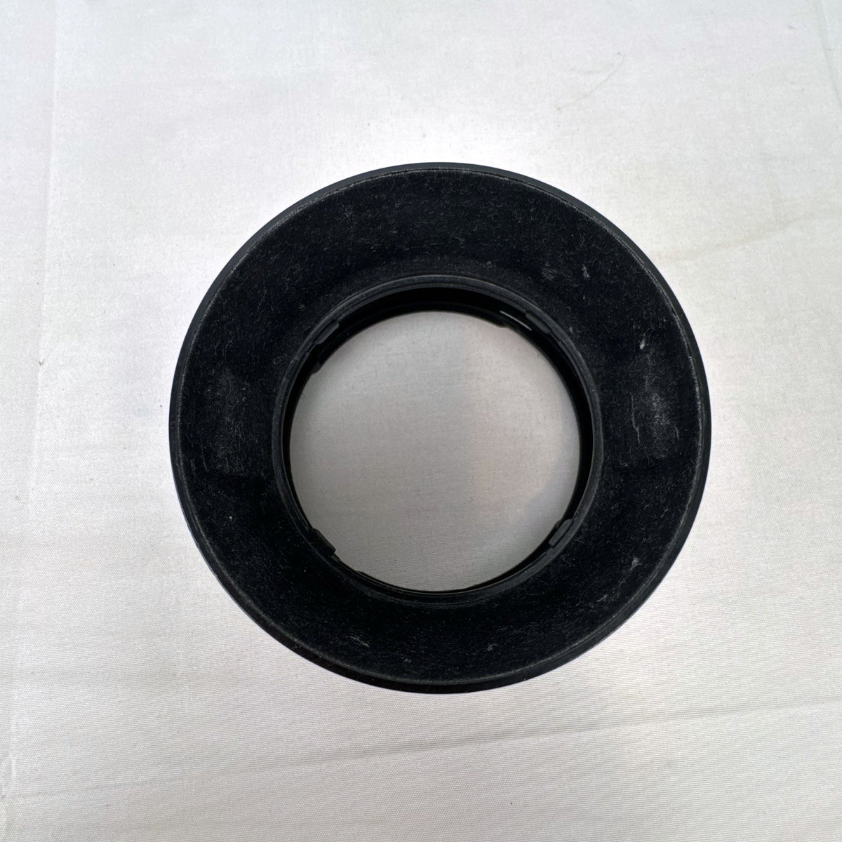 Canon ES-71 twist-on bayonet lens hood for Canon EF 50mm f/1.4 USM lens in black