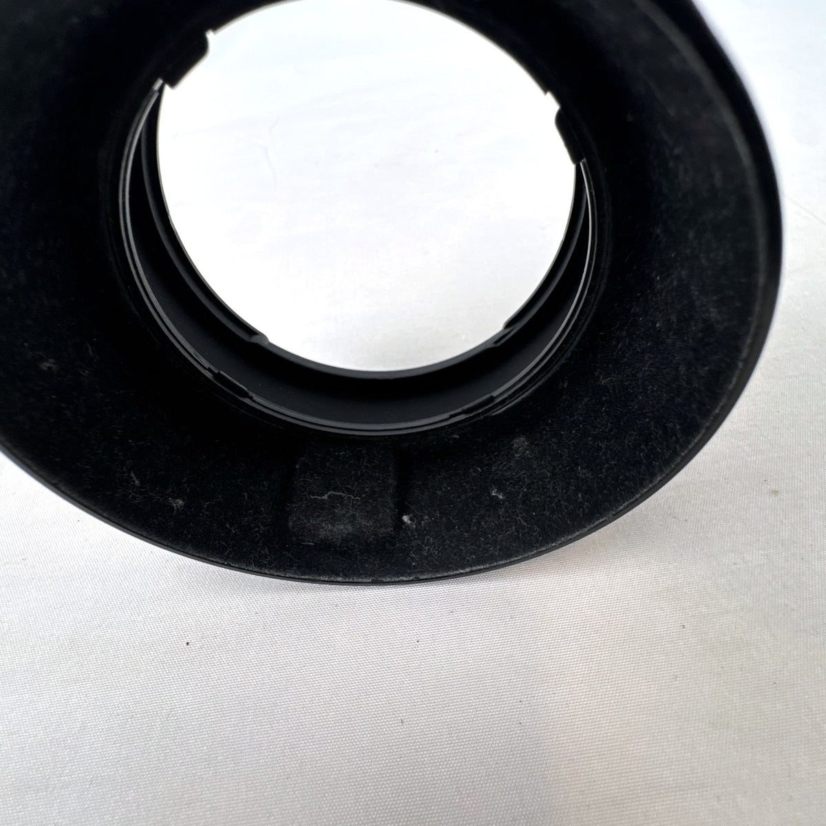Canon ES-71 twist-on bayonet lens hood for Canon EF 50mm f/1.4 USM lens in black