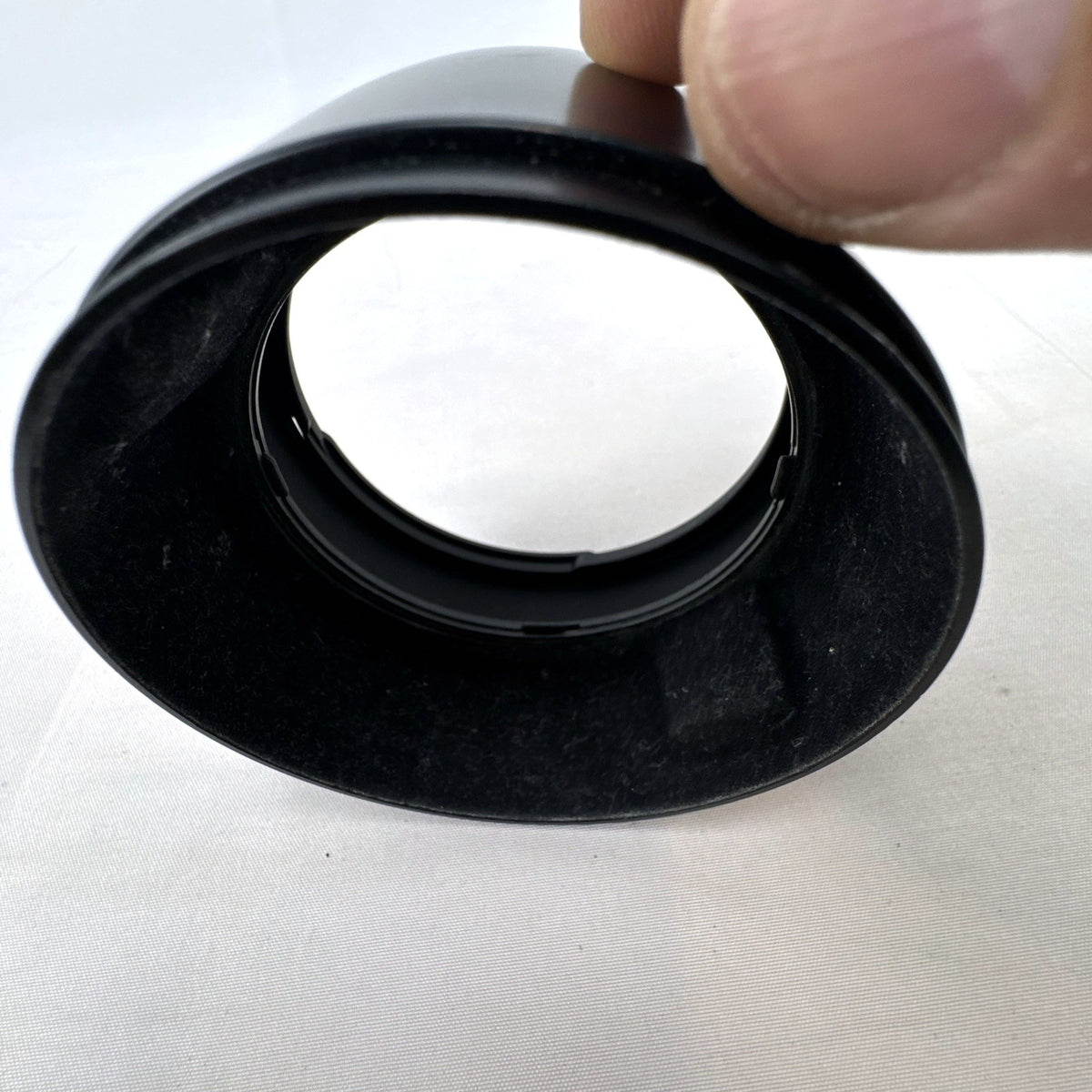 Canon ES-71 twist-on bayonet lens hood for Canon EF 50mm f/1.4 USM lens in black
