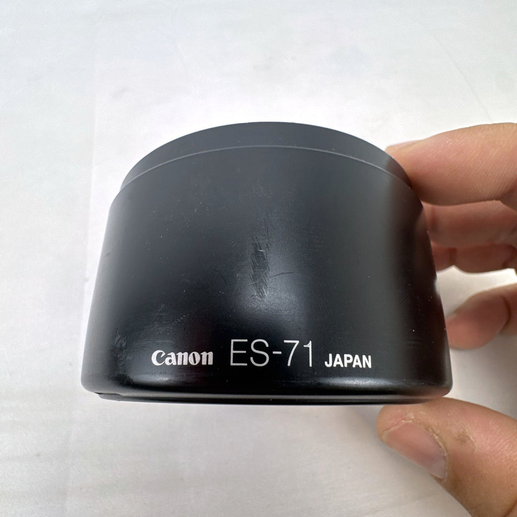 Canon ES-71 twist-on bayonet lens hood for Canon EF 50mm f/1.4 USM lens in black