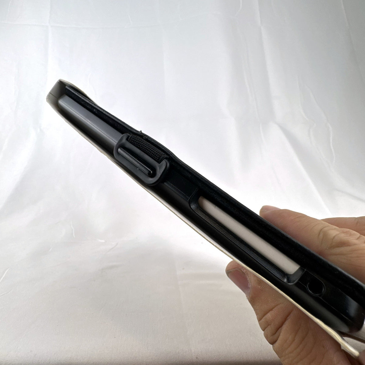 Black Speck FitFolio protective folding stand case for Verizon Ellipsis 7 tablet.