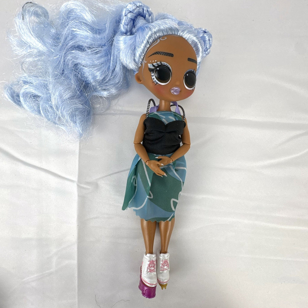 MGA Entertainment LOL Surprise OMG Skatepark Q.T. 10-inch fashion doll with blue space buns and roller skates