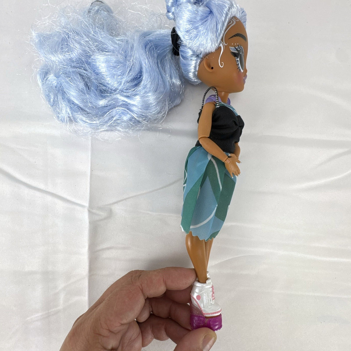 MGA Entertainment LOL Surprise OMG Skatepark Q.T. 10-inch fashion doll with blue space buns and roller skates