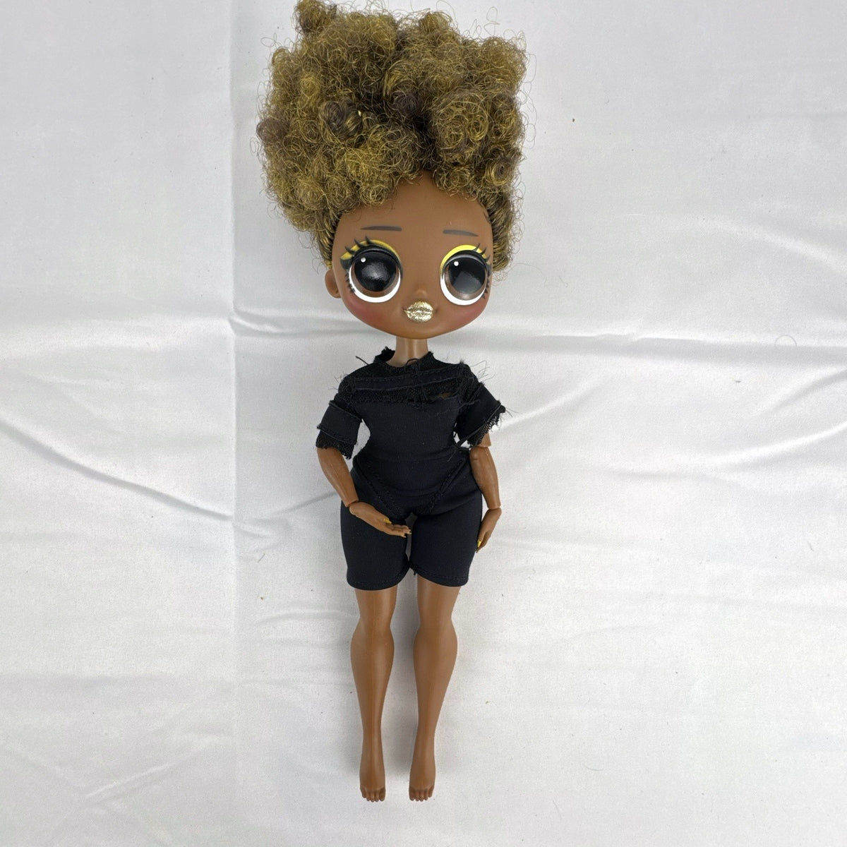 MGA Entertainment L.O.L. Surprise! O.M.G. Series 1 Royal Bee fashion doll with curly afro in black bodysuit