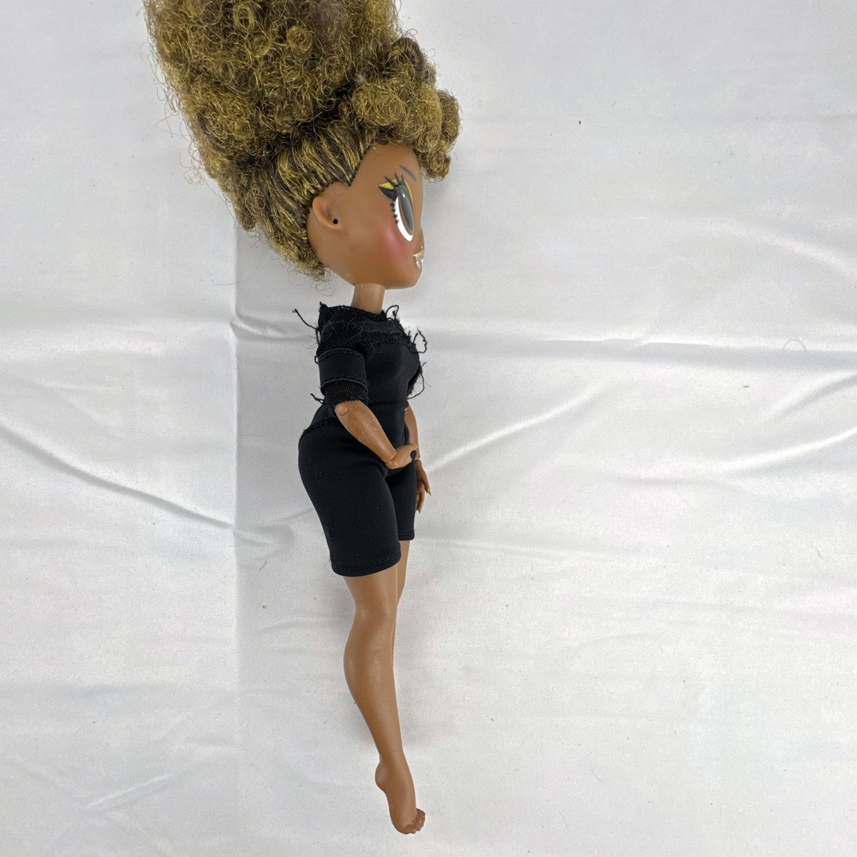 MGA Entertainment L.O.L. Surprise! O.M.G. Series 1 Royal Bee fashion doll with curly afro in black bodysuit