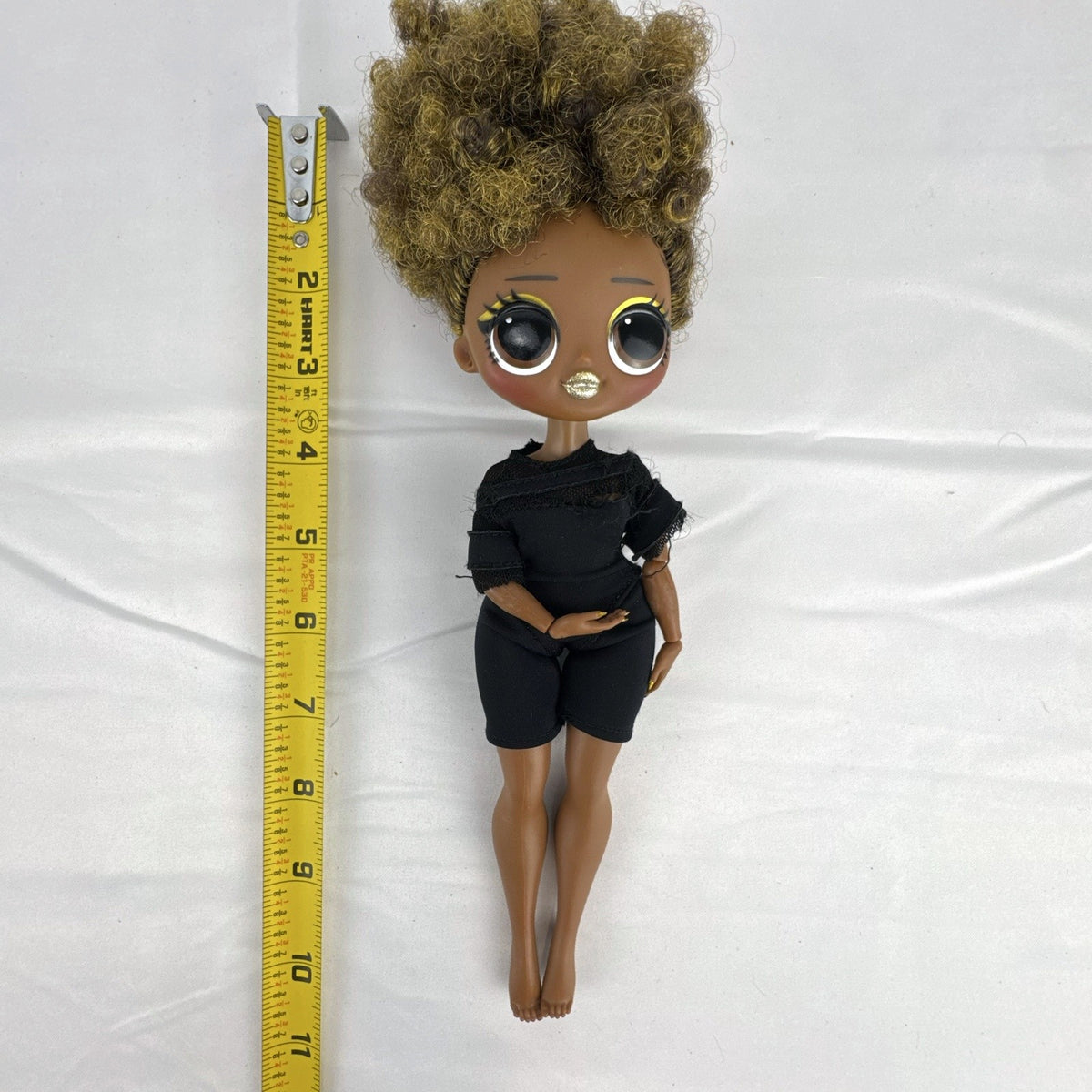 MGA Entertainment L.O.L. Surprise! O.M.G. Series 1 Royal Bee fashion doll with curly afro in black bodysuit