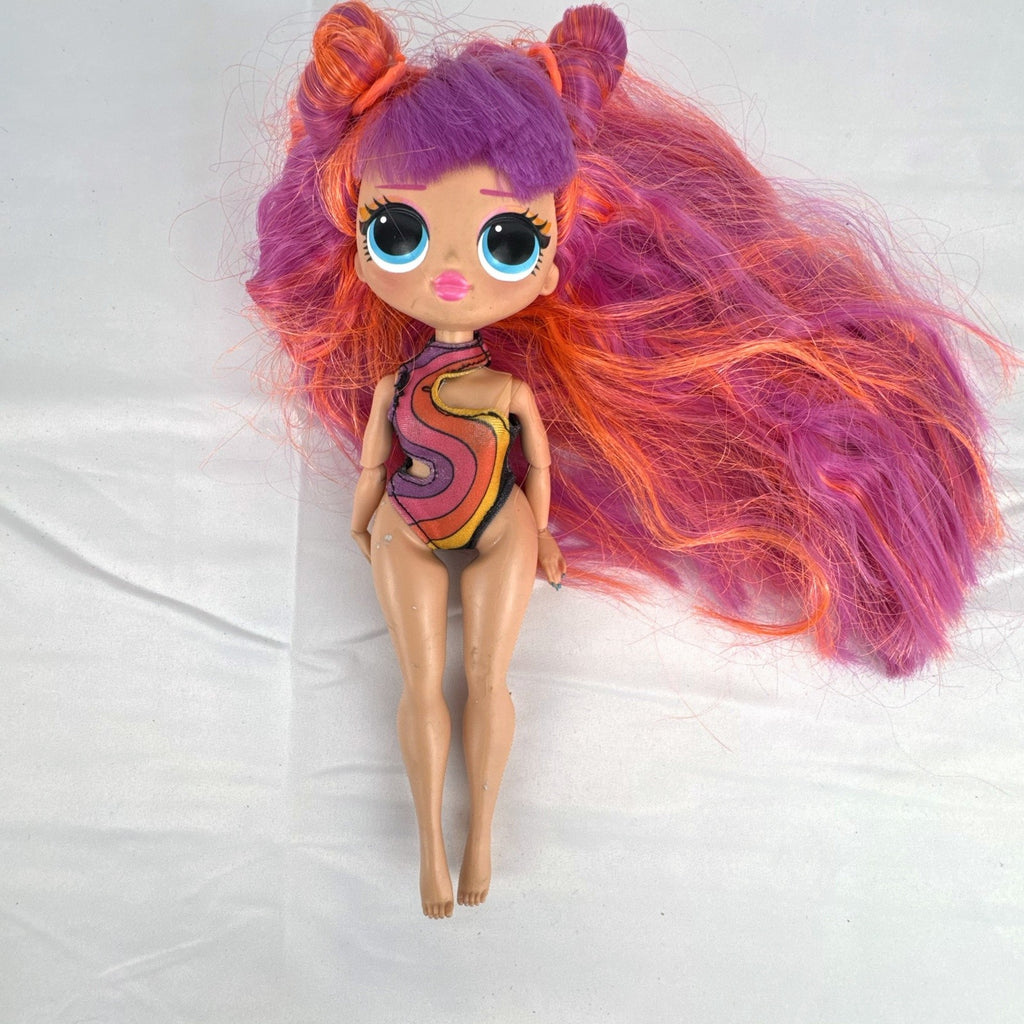 MGA L.O.L. Surprise! OMG Roller Chick fashion doll with straight pink hair and blue eyes