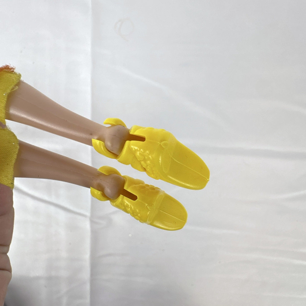 JAKKS Pacific Disney Fairies Tinker Bell 9-inch doll in yellow leaf tunic and orange capri pants