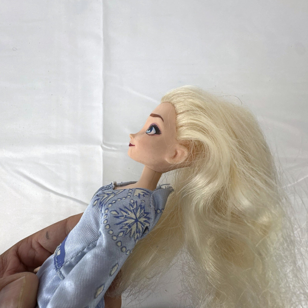 Hasbro Disney Frozen 2 Elsa 11-inch fashion doll wearing blue patterned travel dress and boots