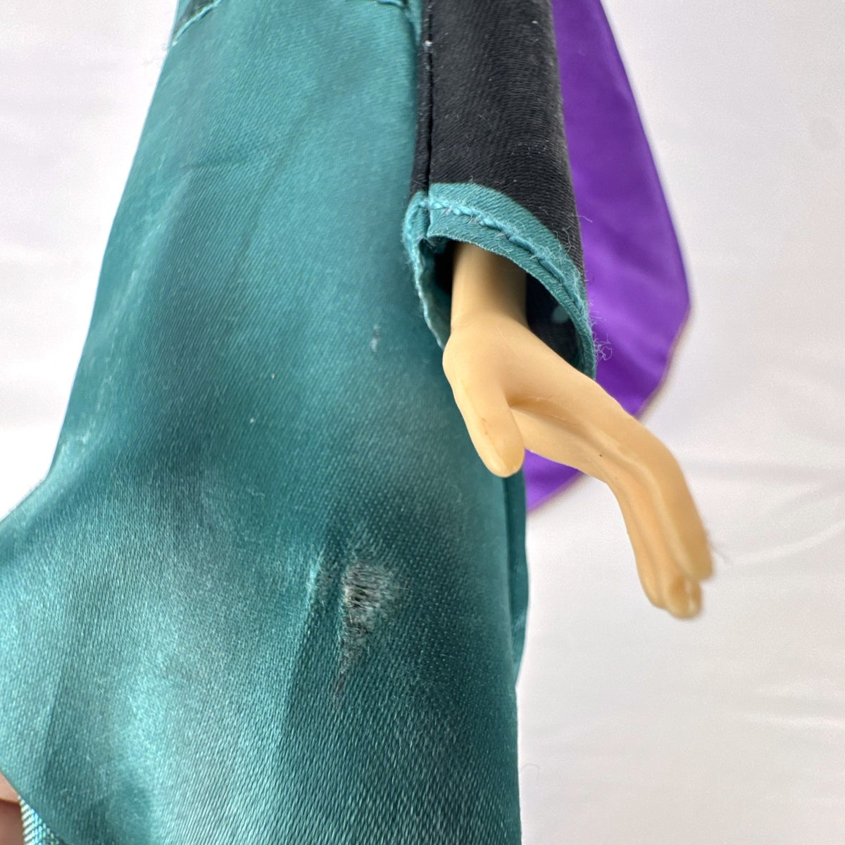 Hasbro Disney Frozen 2 Queen Anna 11-inch fashion doll in coronation gown with purple cape