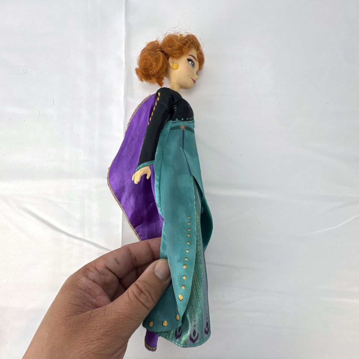 Hasbro Disney Frozen 2 Queen Anna 11-inch fashion doll in coronation gown with purple cape