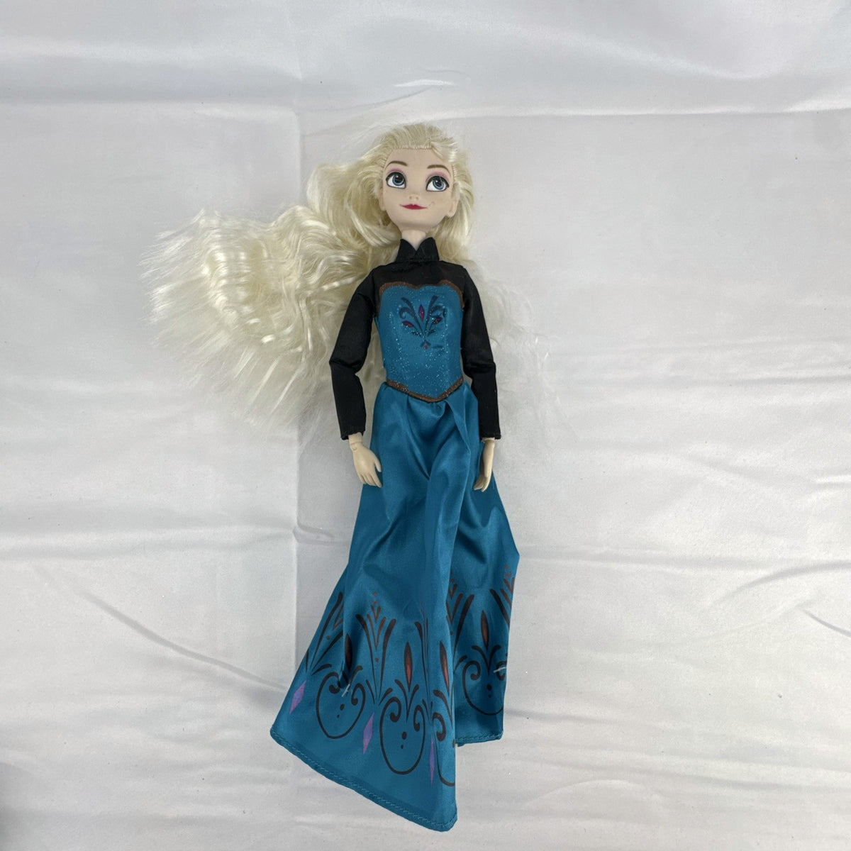 Disney Store 12-inch Elsa Classic Doll in green coronation gown with blonde hair