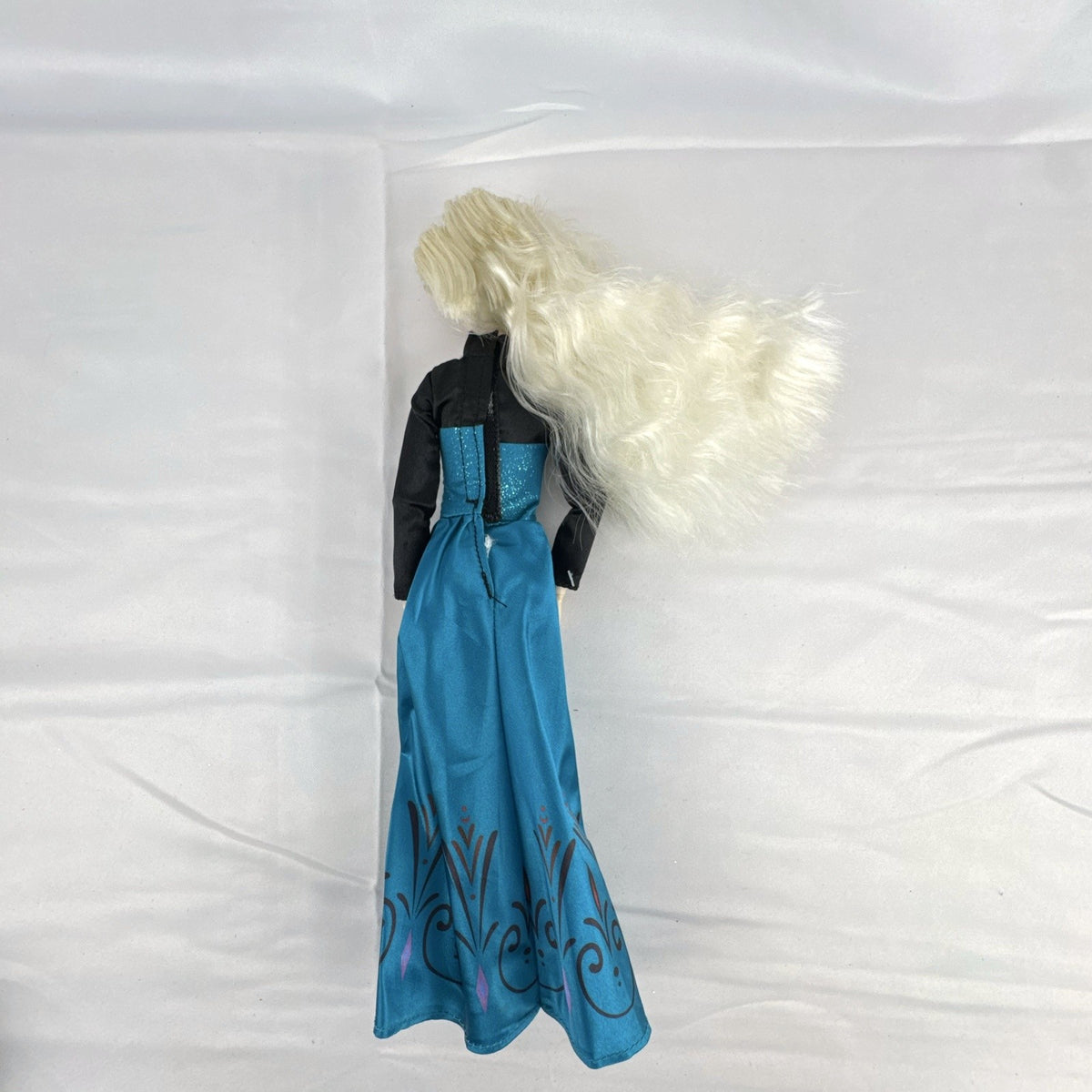 Disney Store 12-inch Elsa Classic Doll in green coronation gown with blonde hair