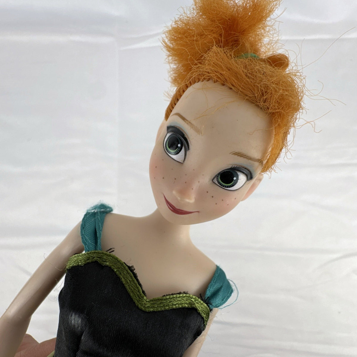 Disney Frozen Princess Anna 11-inch fashion doll in green coronation dress and black shoes