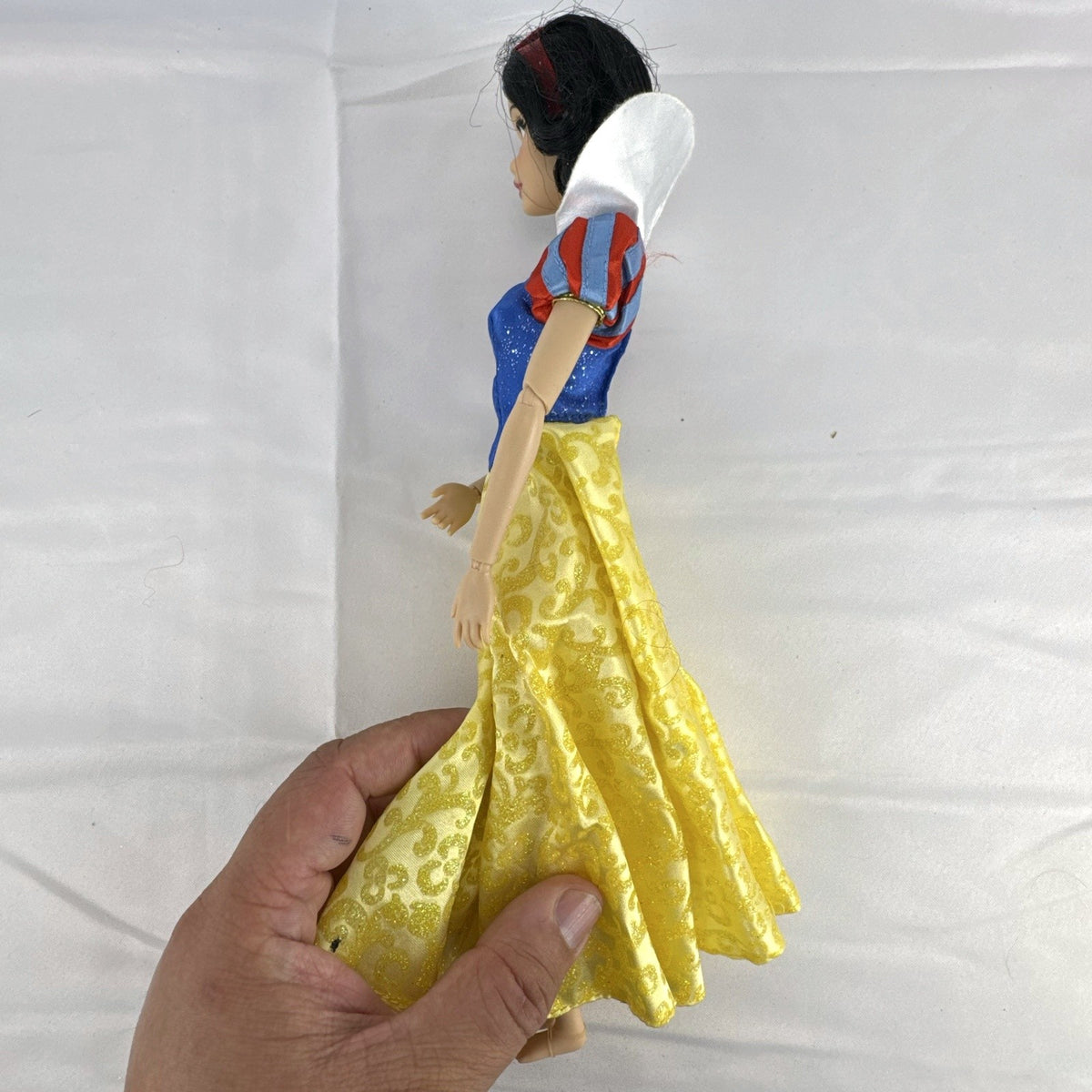 Disney Snow White 11-inch articulated fashion doll in yellow and blue glitter gown