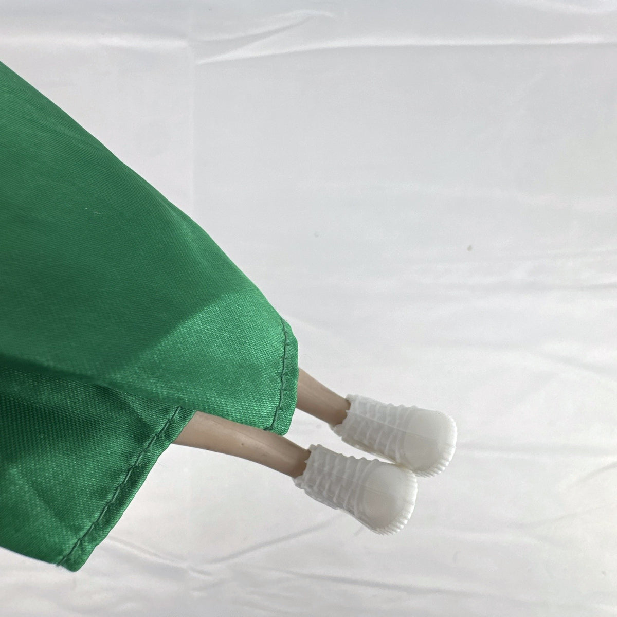 Disney Store Princess Anna 11-inch articulated fashion doll in green coronation dress and white shoes.
