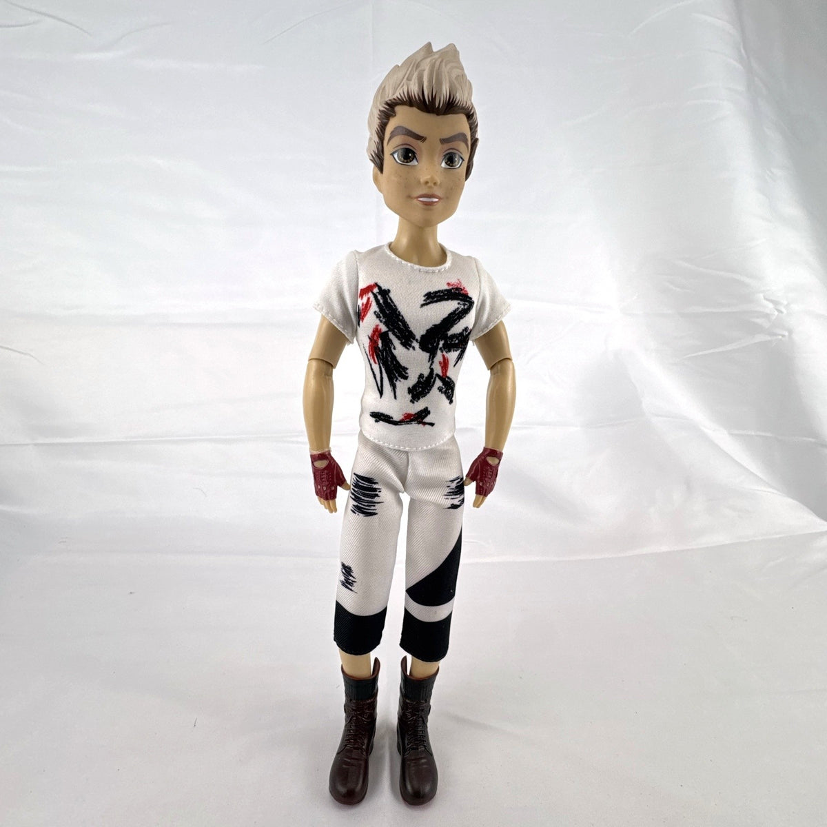 Hasbro Disney Descendants Carlos 11-inch articulated fashion doll in original outfit and boots