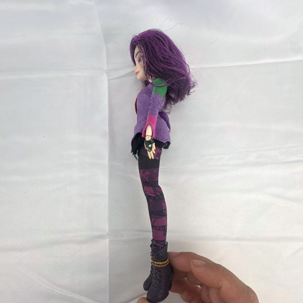 Hasbro Disney Descendants Mal 11-inch articulated doll with purple hair in Isle of the Lost outfit