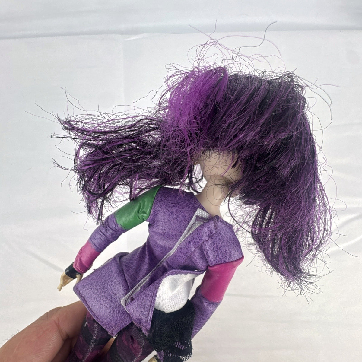 Hasbro Disney Descendants Mal 11-inch articulated doll with purple hair in Isle of the Lost outfit