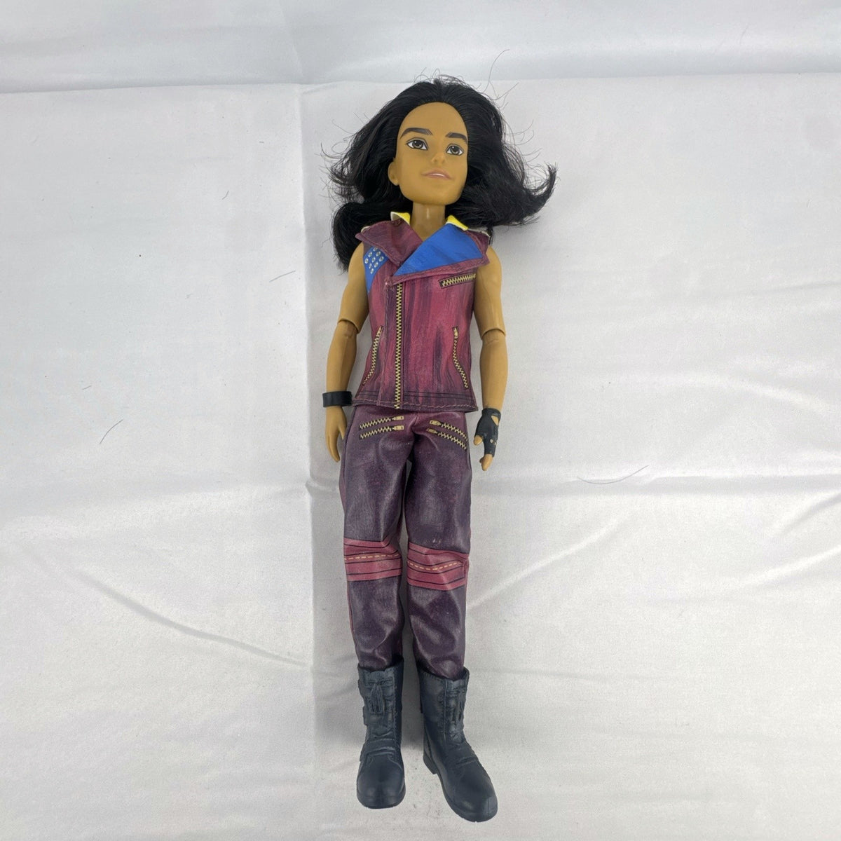 Hasbro Disney Descendants Jay 11-inch articulated fashion doll in Isle of the Lost cobra vest