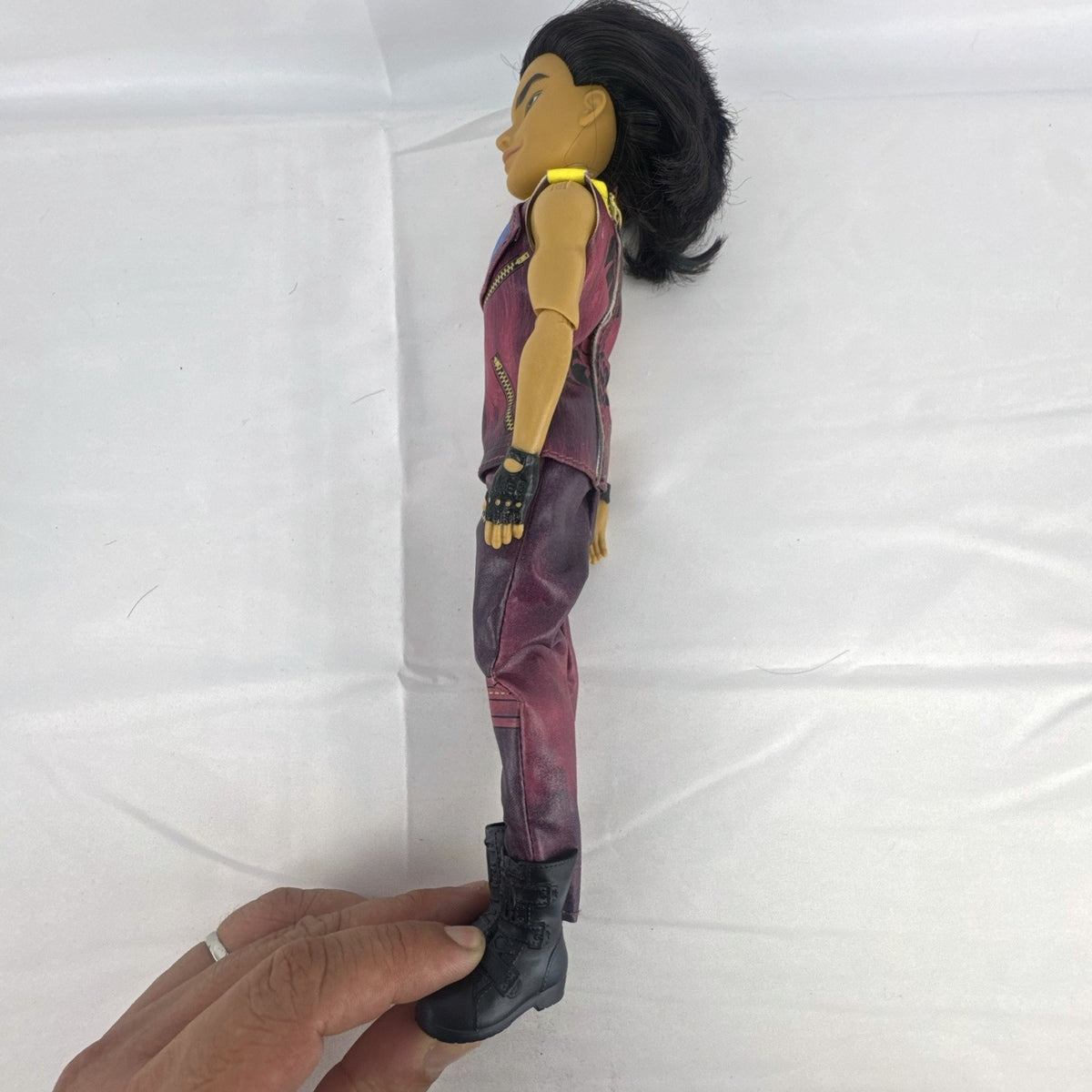 Hasbro Disney Descendants Jay 11-inch articulated fashion doll in Isle of the Lost cobra vest