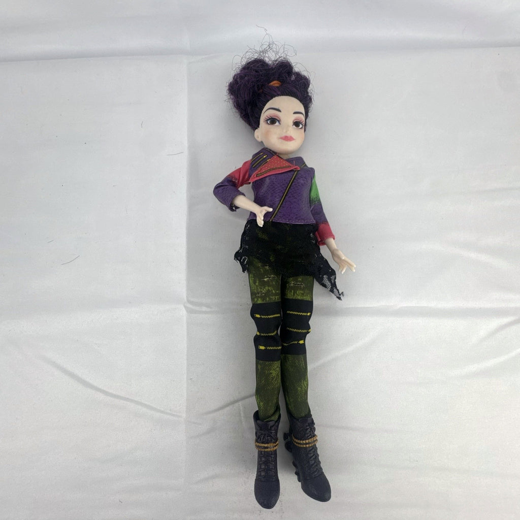 Hasbro Disney Descendants 11-inch Mal fashion doll in signature purple Isle of the Lost outfit