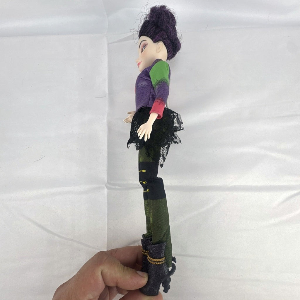 Hasbro Disney Descendants 11-inch Mal fashion doll in signature purple Isle of the Lost outfit
