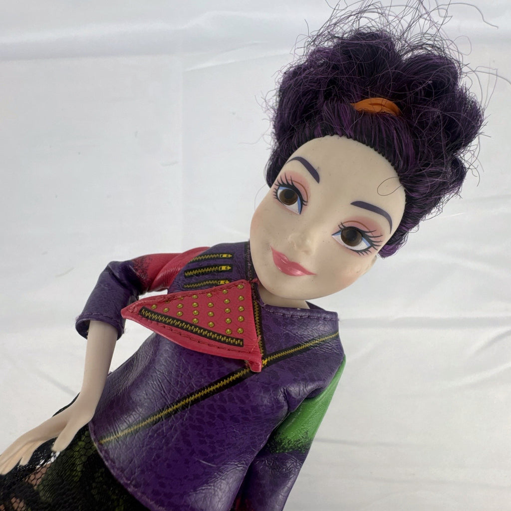 Hasbro Disney Descendants 11-inch Mal fashion doll in signature purple Isle of the Lost outfit