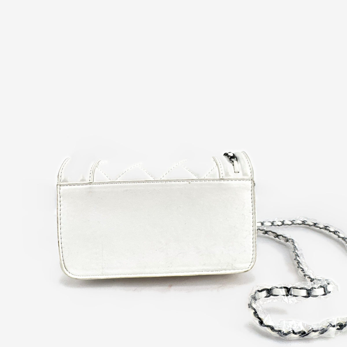 Badgley Mischka white quilted faux leather crossbody bag with gunmetal chain strap